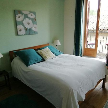 Bed and Breakfast Aux Douces Nuits De Rivel Exterior foto